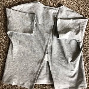 Lululemon gray crop!